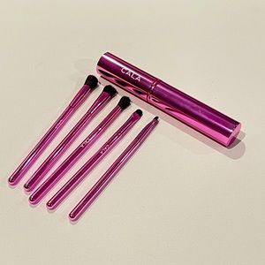 CALA ⭐️ Set of Eye brushes with metal container storage NEVER WORN⭐️